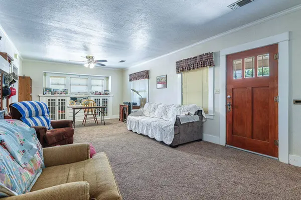 2637 A ST, Selma, CA 93662