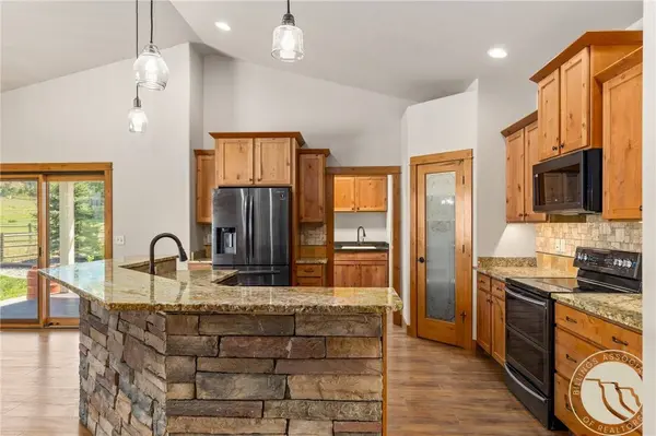 3877 High Trail RD, Billings, MT 59101