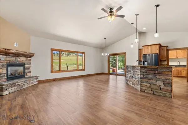 3877 High Trail RD, Billings, MT 59101