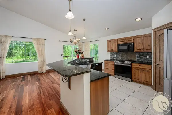 102 S 3rd ST, Roberts, MT 59070