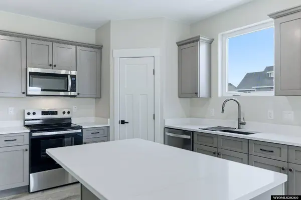 1001 River Heights Drive, Mills, WY 82604