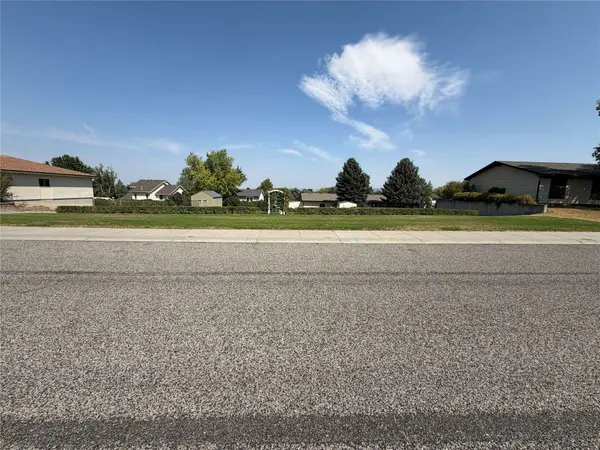 Lot 8B Interlachen DR