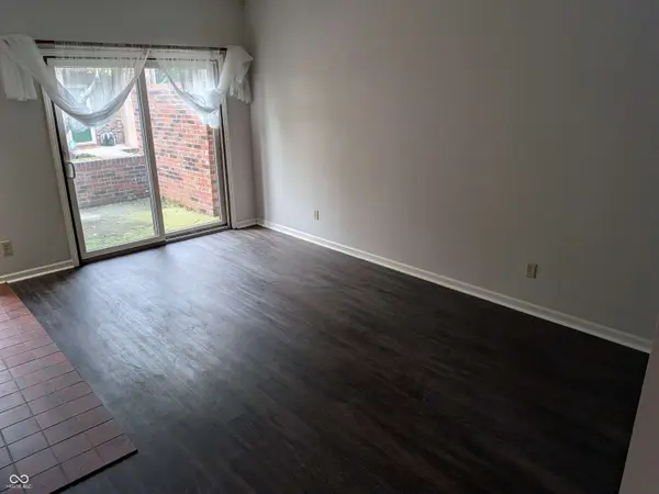 9464 Maple WAY, Indianapolis, IN 46268