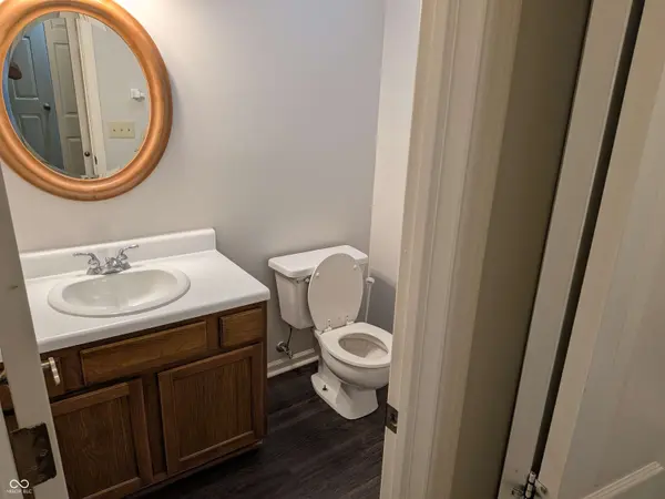9464 Maple WAY, Indianapolis, IN 46268