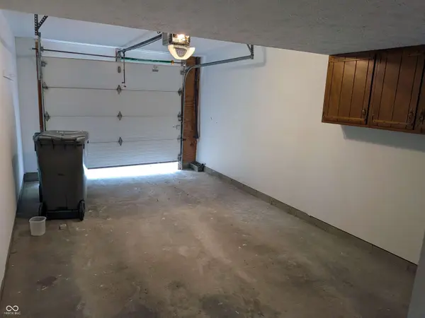 9464 Maple WAY, Indianapolis, IN 46268
