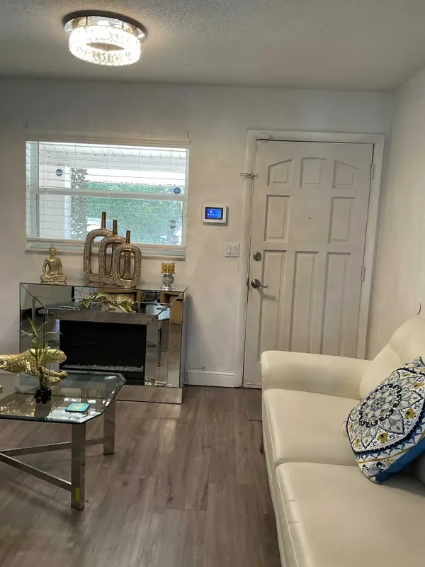 837 Campello St, Altamonte Springs, FL 32701-2013