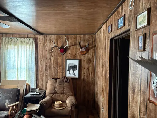 105 E Wheeler ST, Winnett, MT 59087