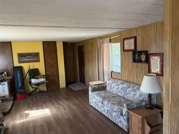 105 E Wheeler ST, Winnett, MT 59087