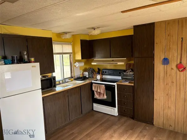105 E Wheeler ST, Winnett, MT 59087