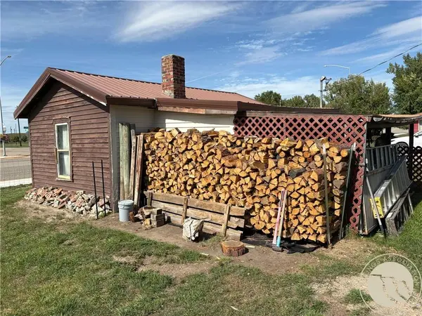 105 E Wheeler ST, Winnett, MT 59087