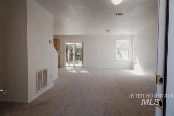 9707 Portola Dr, Boise, ID 83709