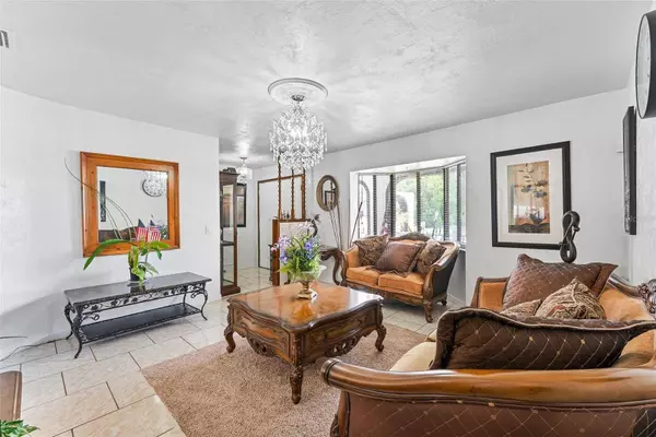 1660 E APACHE CIR, Deltona, FL 32725