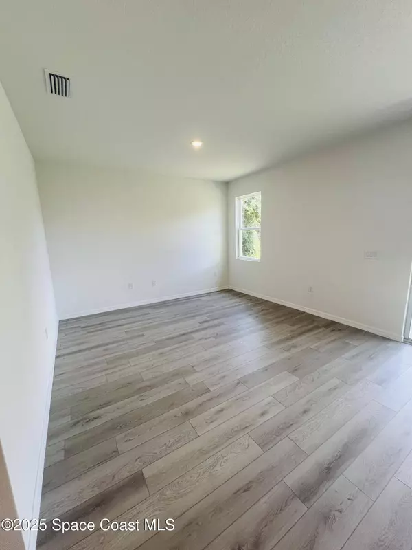 1320 Seabreeze ST SW, Palm Bay, FL 32908