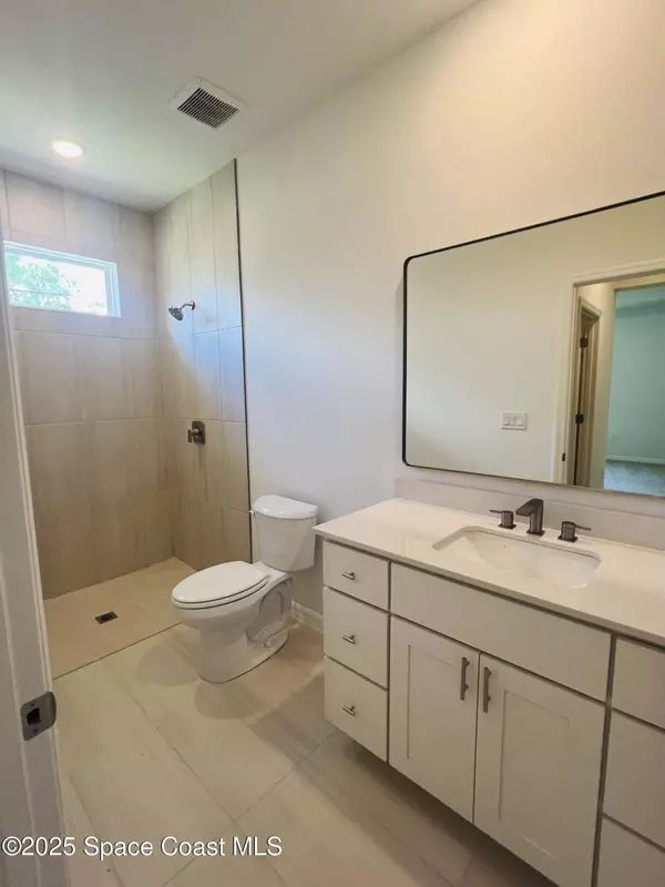 1370 Seabreeze ST SW, Palm Bay, FL 32908