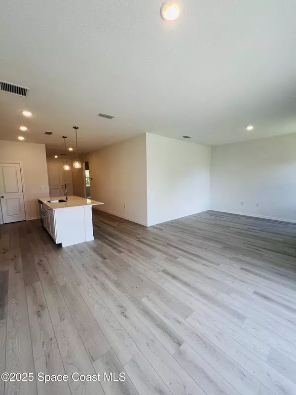 1320 Seabreeze ST SW, Palm Bay, FL 32908