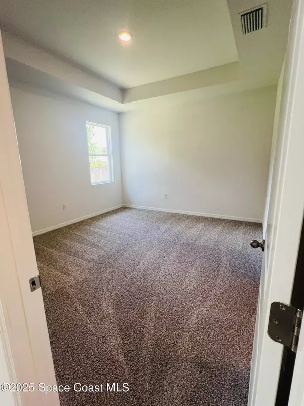 1370 Seabreeze ST SW, Palm Bay, FL 32908