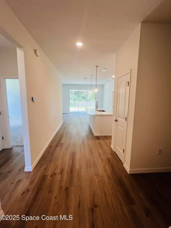 1370 Seabreeze ST SW, Palm Bay, FL 32908