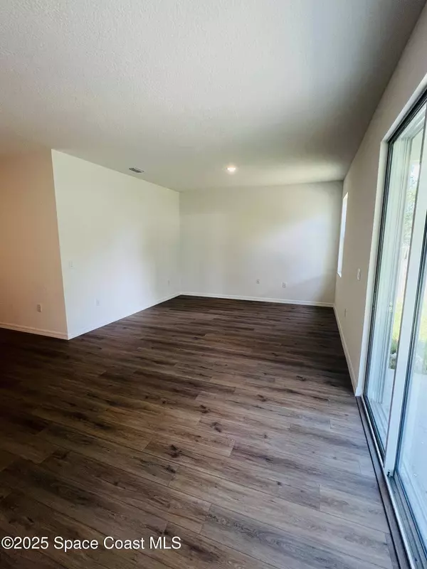 1370 Seabreeze ST SW, Palm Bay, FL 32908