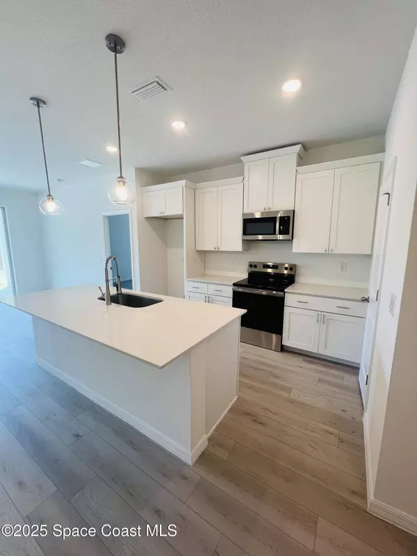 1320 Seabreeze ST SW, Palm Bay, FL 32908