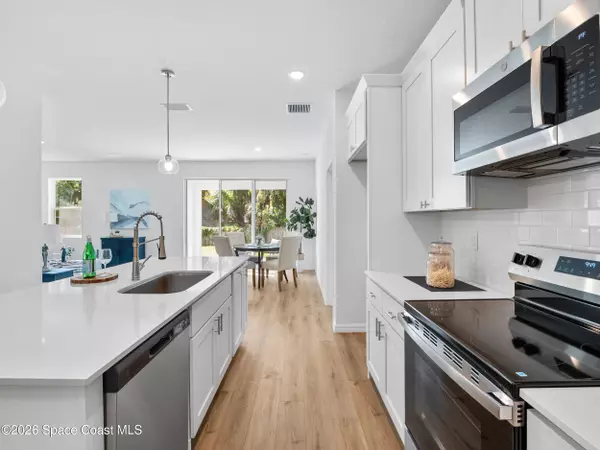 1370 Seabreeze ST SW, Palm Bay, FL 32908