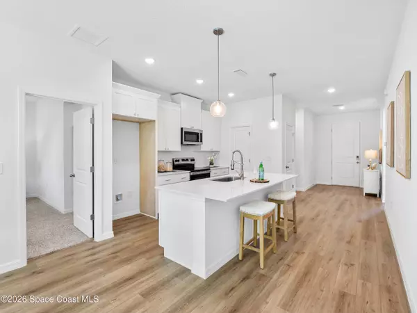 1370 Seabreeze ST SW, Palm Bay, FL 32908