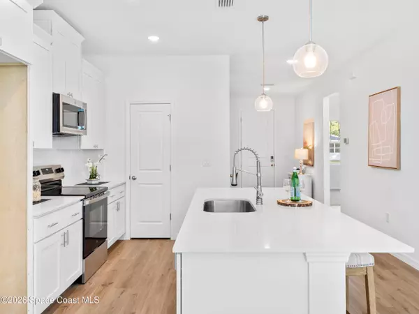 1370 Seabreeze ST SW, Palm Bay, FL 32908