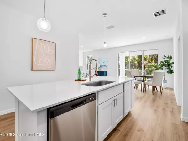 1370 Seabreeze ST SW, Palm Bay, FL 32908