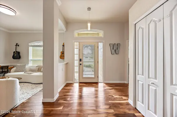 6197 Arlington CIR, Melbourne, FL 32940