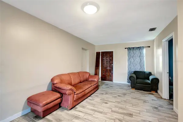 2007 LINSEY ST, Tampa, FL 33605