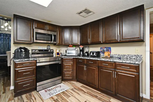 2071 S OLD MILL DR, Deltona, FL 32725