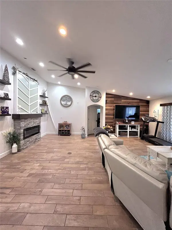 209 ALTA VISTA ST, Debary, FL 32713