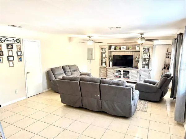 213 S LAKE PLEASANT RD, Apopka, FL 32703