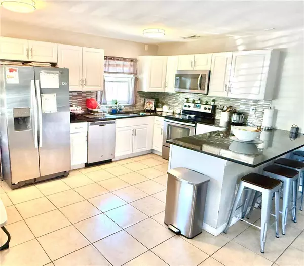 213 S LAKE PLEASANT RD, Apopka, FL 32703