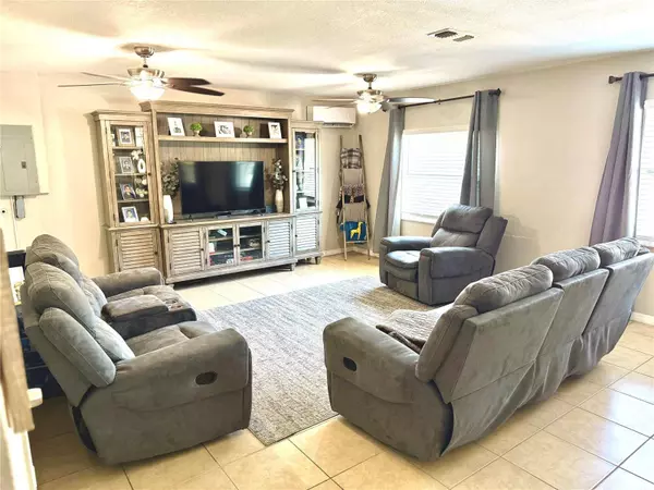 213 S LAKE PLEASANT RD, Apopka, FL 32703