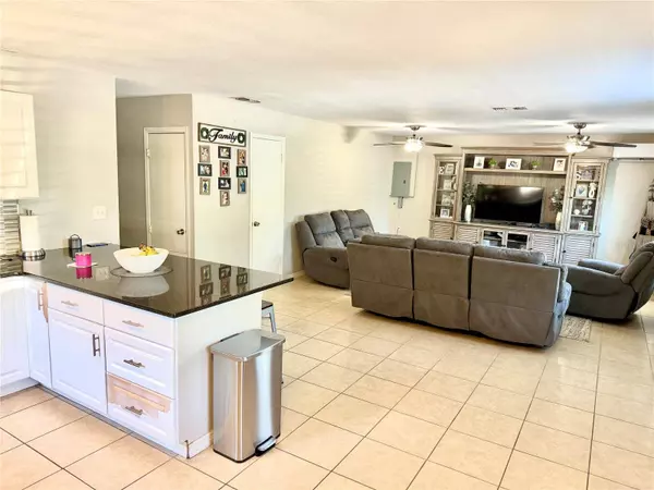 213 S LAKE PLEASANT RD, Apopka, FL 32703