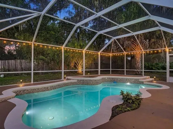 1056 SHADY HOLLOW DR, Deland, FL 32724