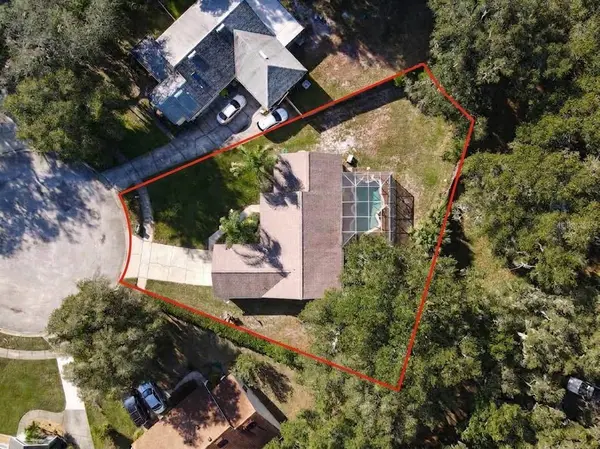 1056 SHADY HOLLOW DR, Deland, FL 32724