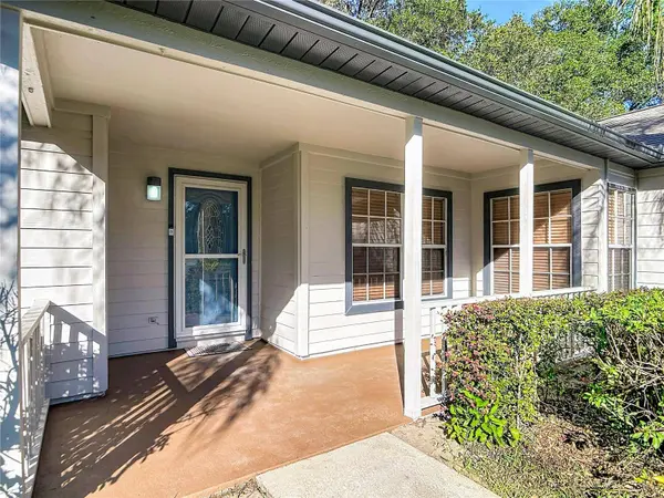 1056 SHADY HOLLOW DR, Deland, FL 32724