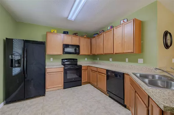 805 ASHENTREE DR, Plant City, FL 33563