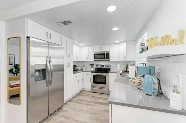 12037 104TH AVE, Seminole, FL 33778