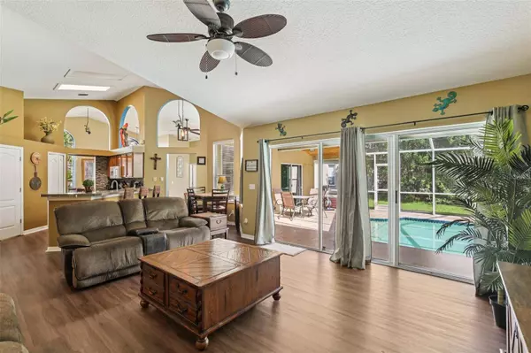 18008 SPARROWS NEST DR, Lutz, FL 33558