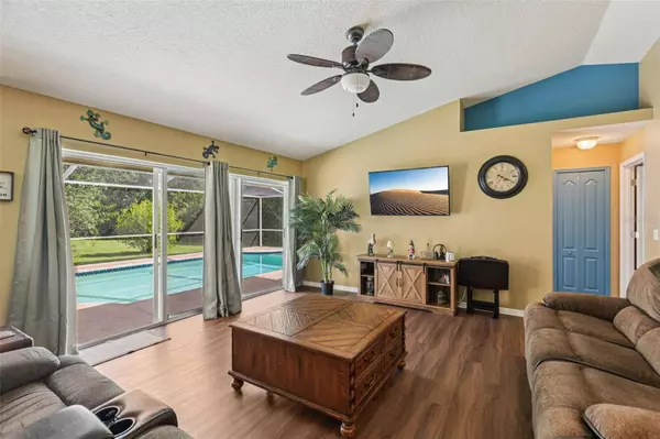 18008 SPARROWS NEST DR, Lutz, FL 33558