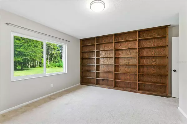 2205 HENLEY RD, Lutz, FL 33558