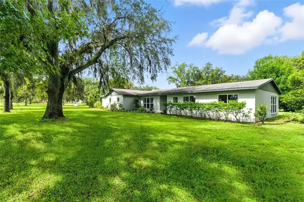 2205 HENLEY RD, Lutz, FL 33558