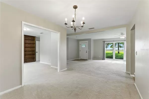 2205 HENLEY RD, Lutz, FL 33558