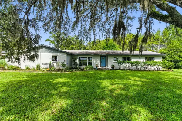 2205 HENLEY RD, Lutz, FL 33558