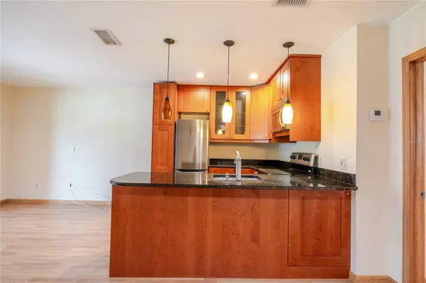 4508 S OAK DR #T42, Tampa, FL 33611