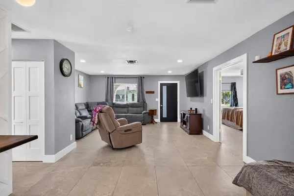 1689 PENNSYLVANIA AVE NE, St Petersburg, FL 33703