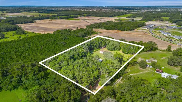 810 PLUM NEARLY LN, Lady Lake, FL 32159