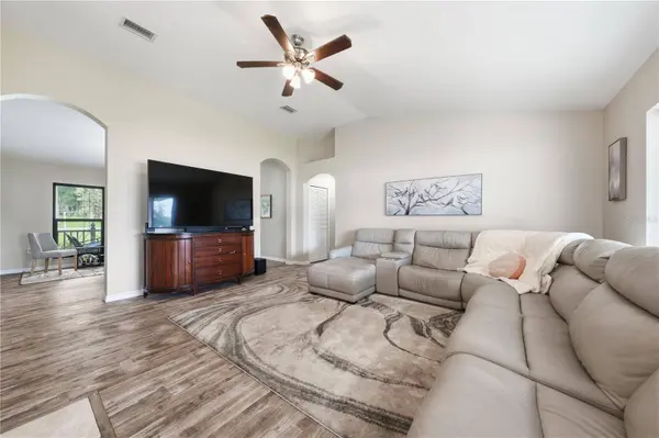 535 E PLYMOUTH AVE, Deland, FL 32724
